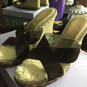 UGG BROWN WEDGE SANDALS SIZE 7